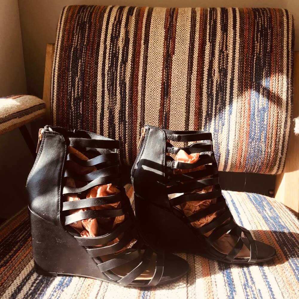 Black wedge heels